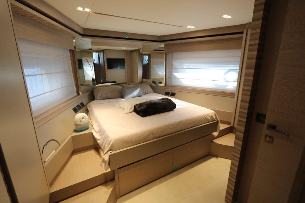 Ferretti 670