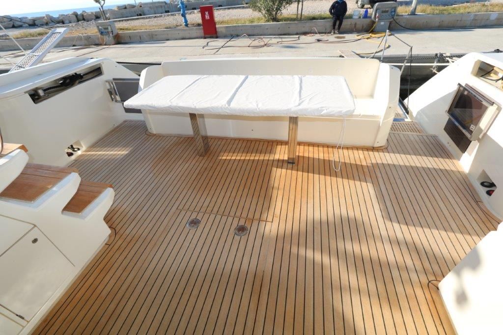 Ferretti 670