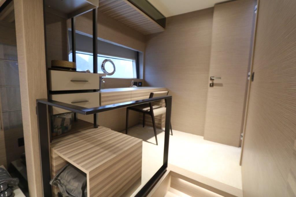 Ferretti 670