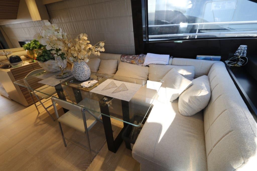 Ferretti 670
