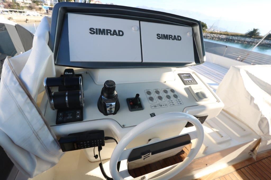 Ferretti 670