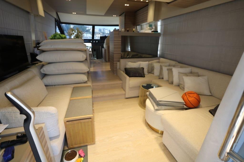 Ferretti 670