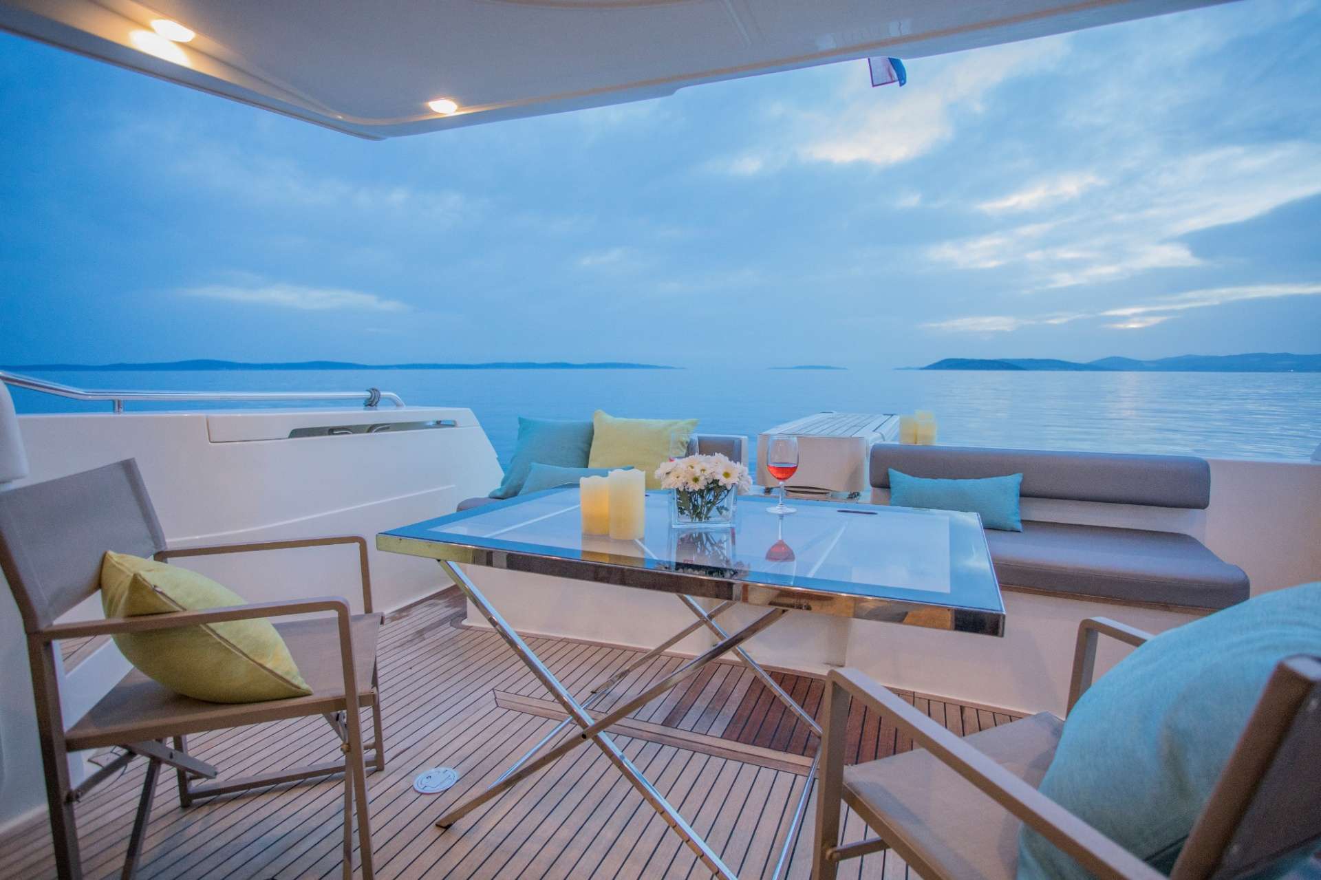 Crewed charter yacht Ferretti 530