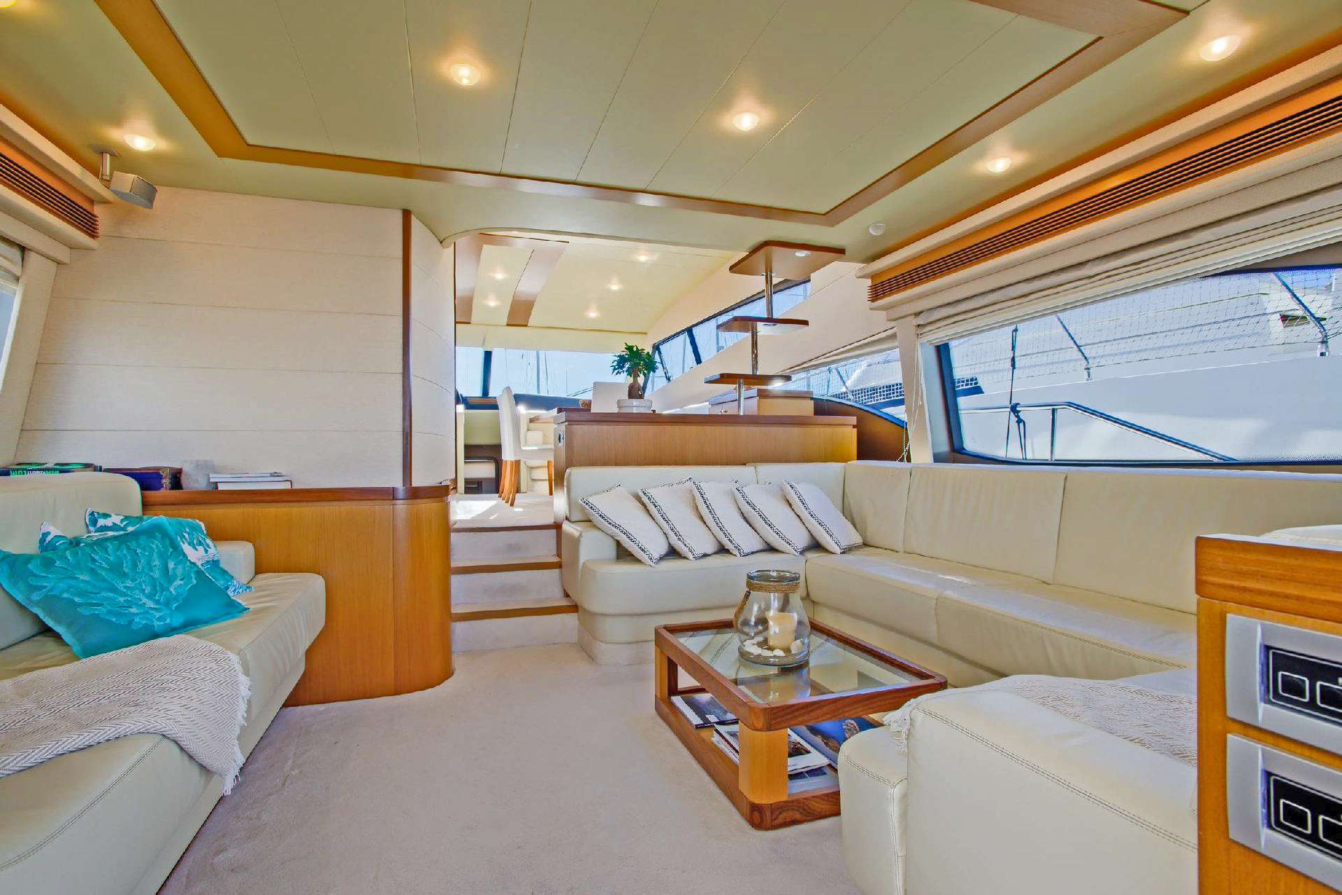 New charter CA: Ferretti 681 DOMINIQUE