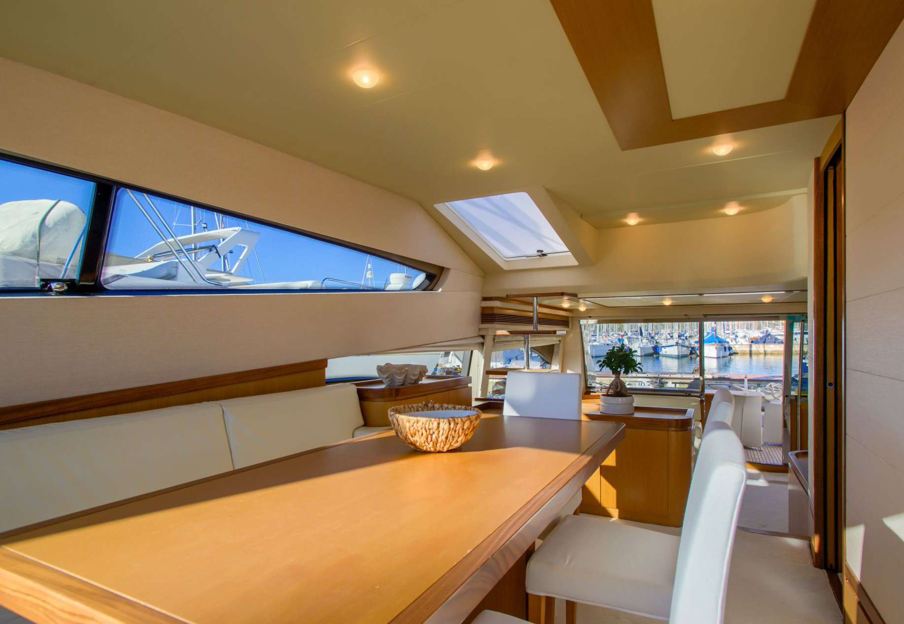 New charter CA: Ferretti 681 DOMINIQUE