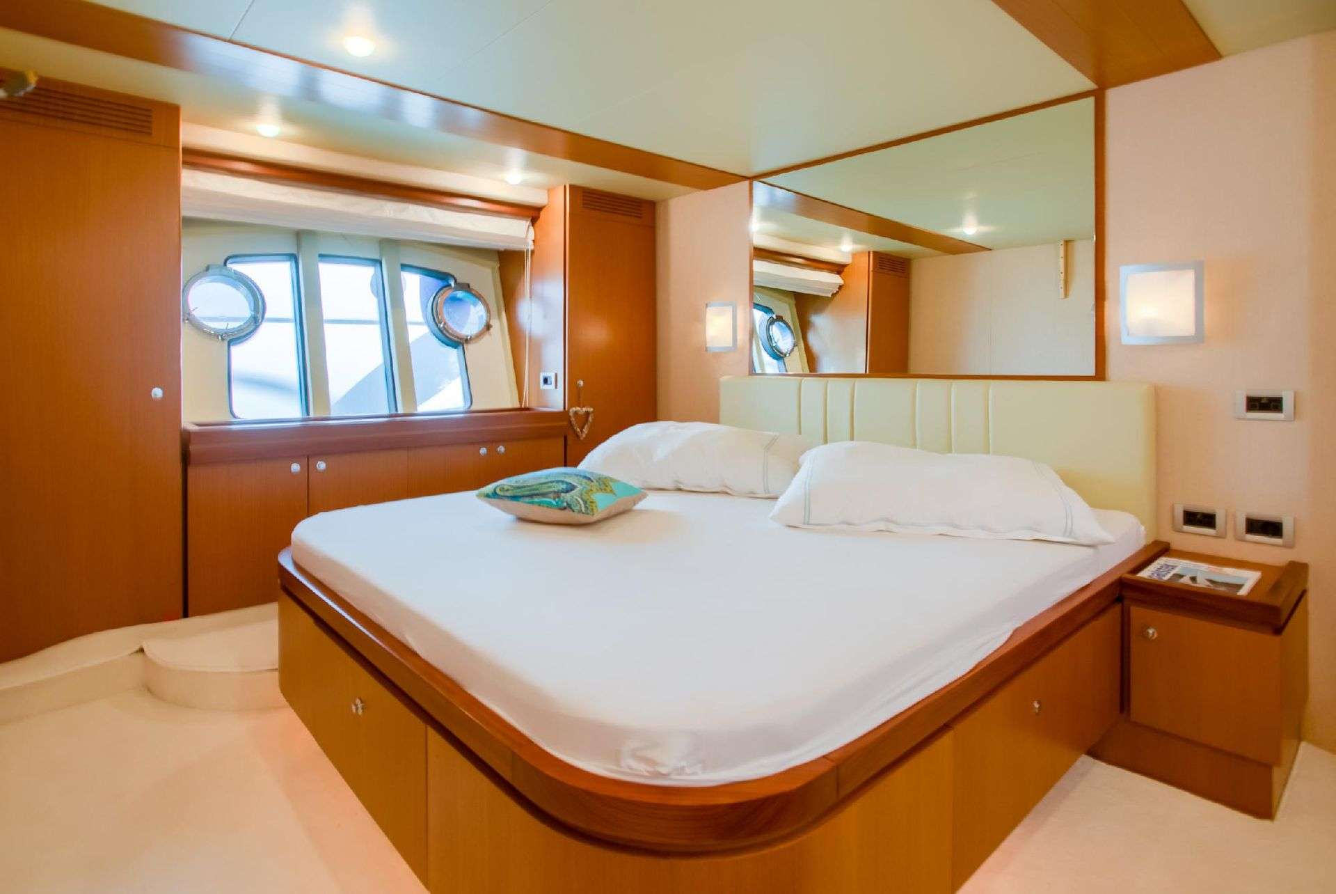 New charter CA: Ferretti 681 DOMINIQUE