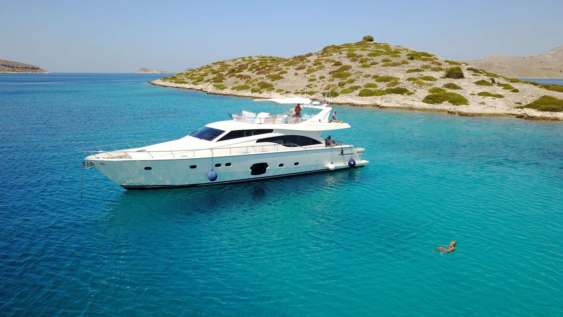 New charter CA: Ferretti 681 DOMINIQUE
