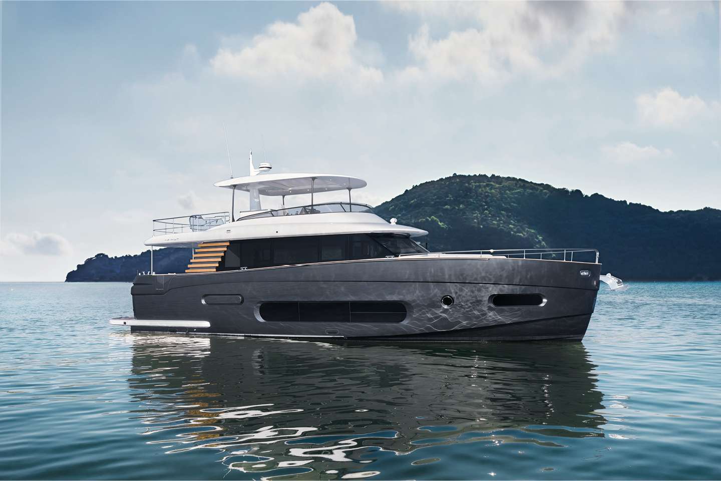 New arrival to the fleet: 20m charter yacht Azimut Magellano 66 BOLLINGER