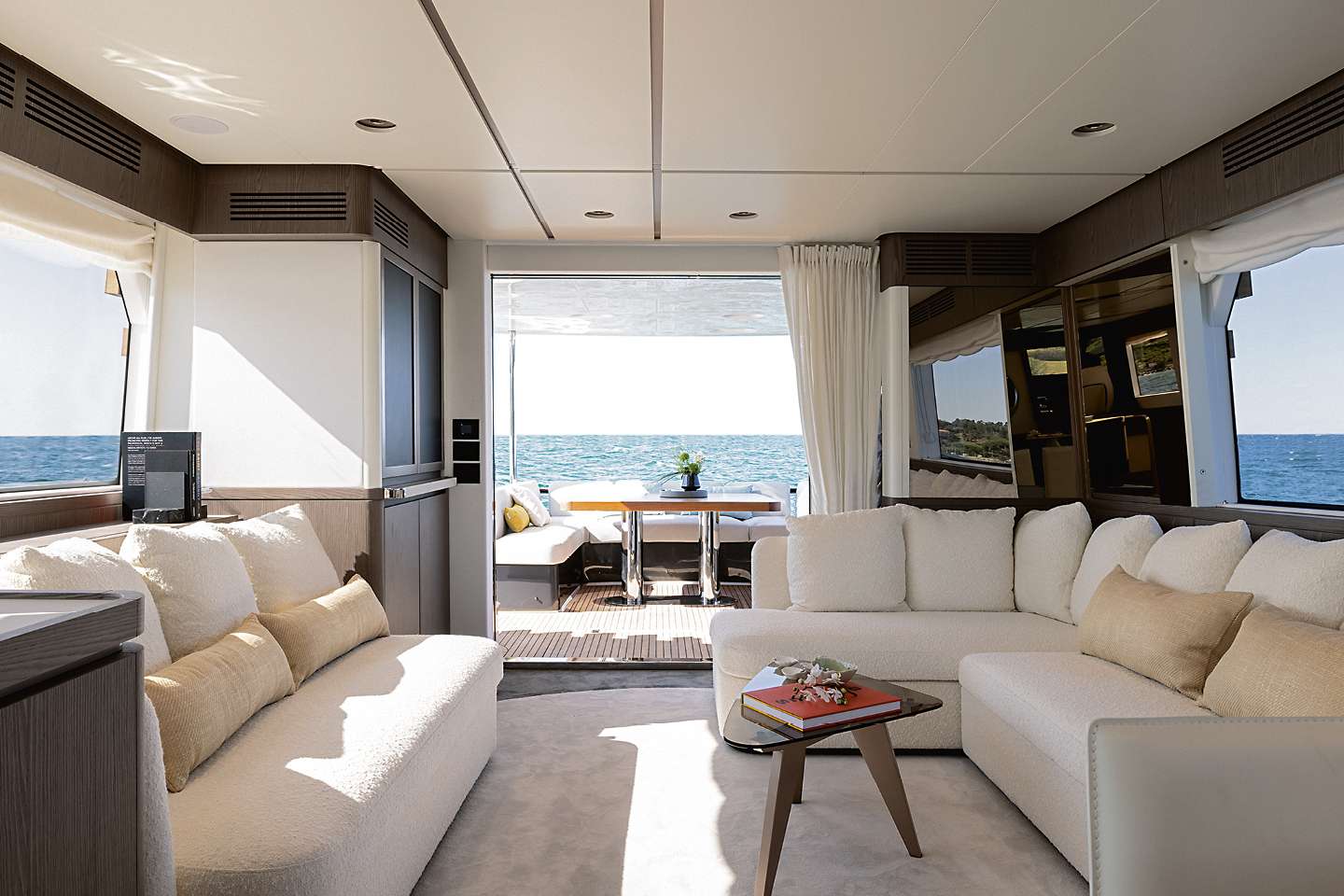 New arrival to the fleet: 20m charter yacht Azimut Magellano 66 BOLLINGER