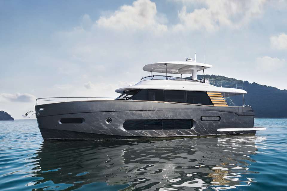 New arrival to the fleet: 20m charter yacht Azimut Magellano 66 BOLLINGER